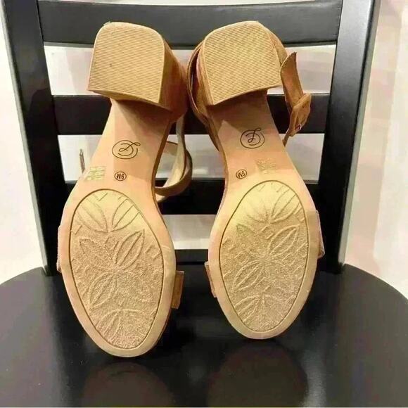Chinese Laundry faux suede tan ankle wrap open toe block heel sandal size 9‎ - Picture 8 of 8